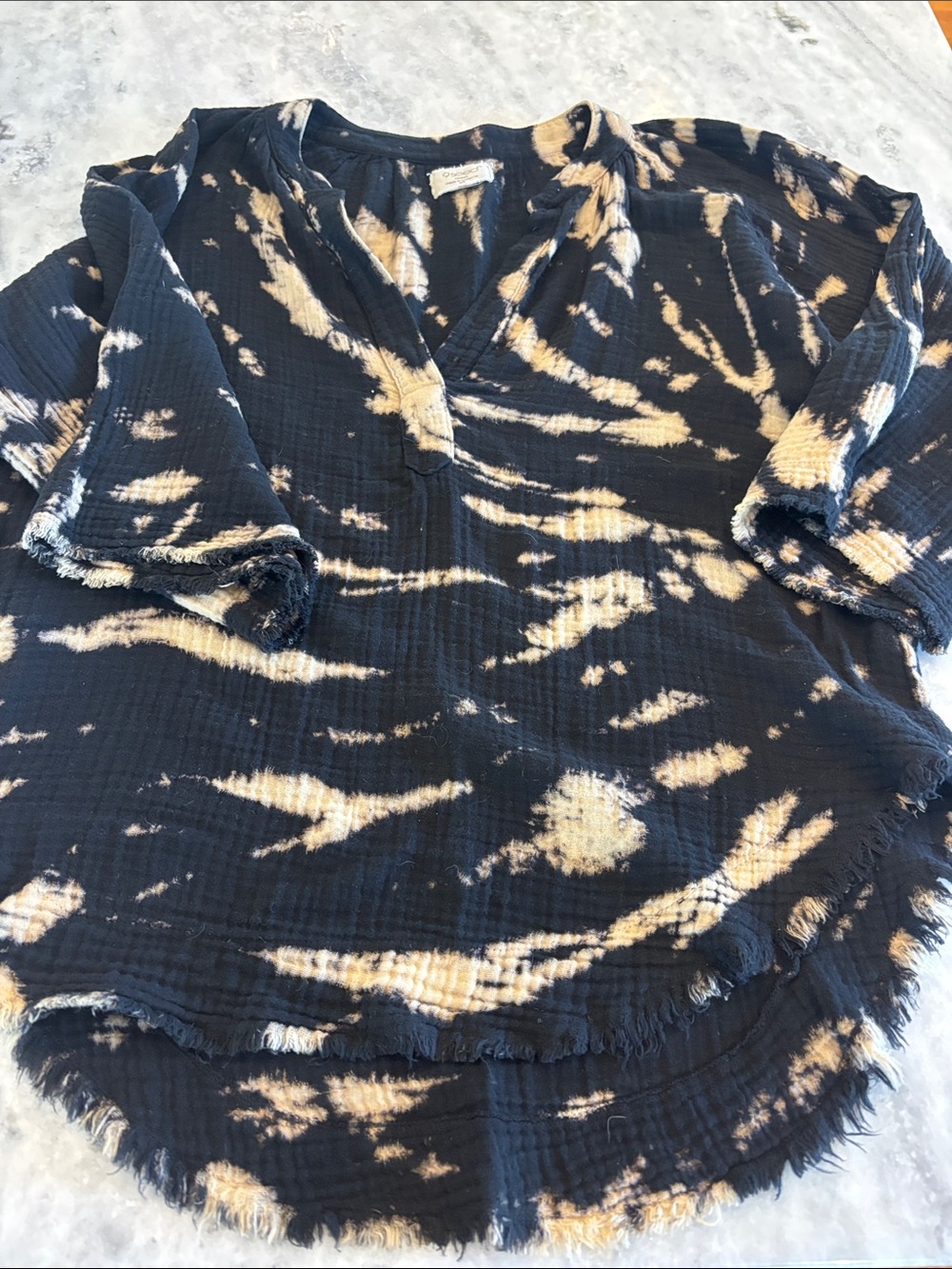 Tie-Dye Gauze Tunic Top in Black and Cream